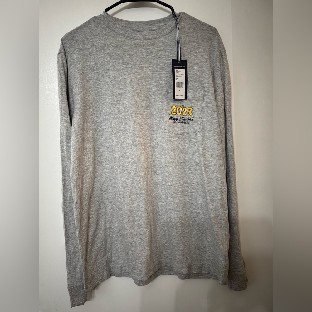 Vineyard Vines New Years Champagne Long Sleeve Pocket Tee Size Medium souvenir